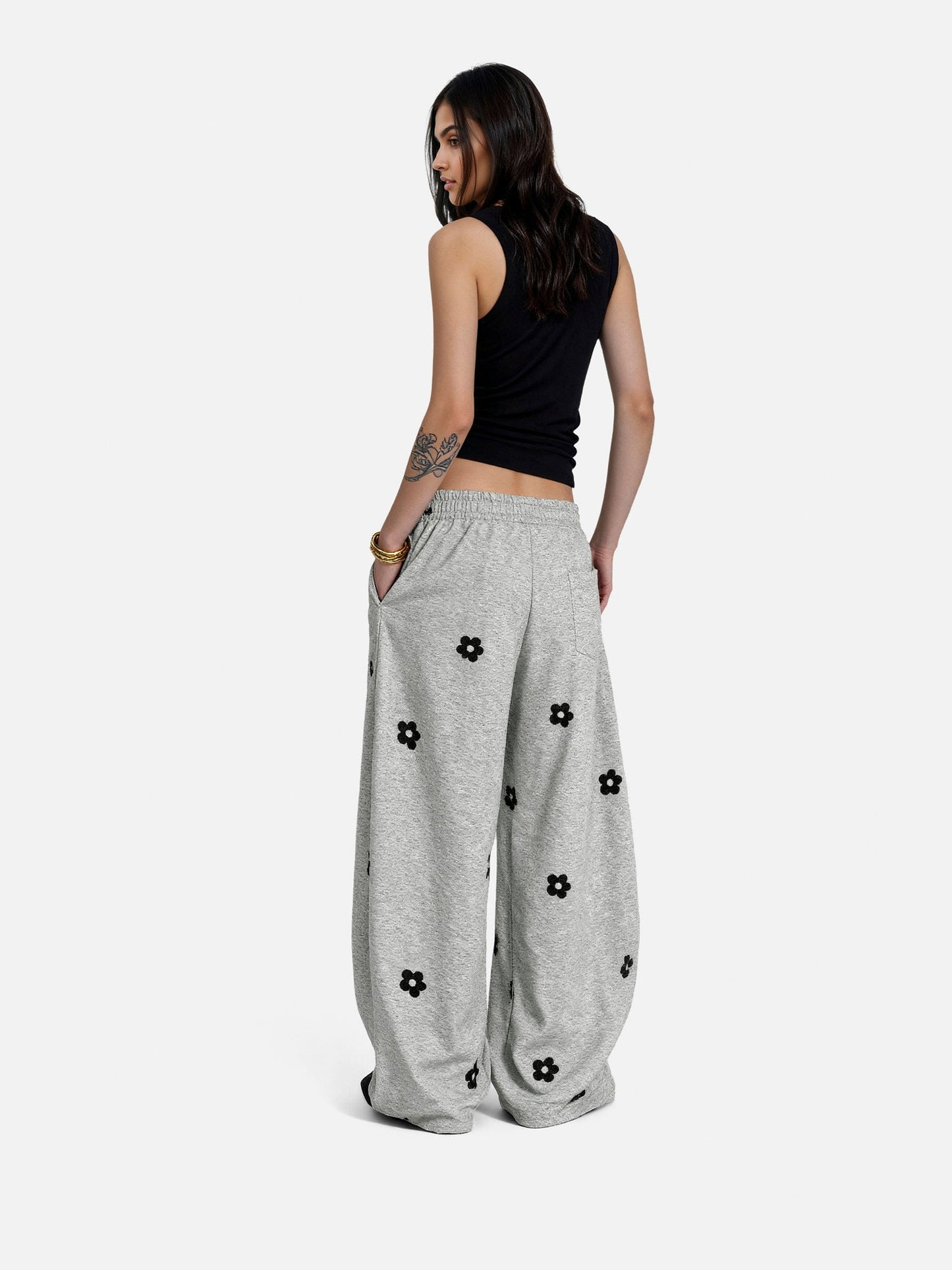 SELORA®™ Floral Embroidery Barrel Sweatpants